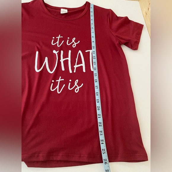 NWOT Burgundy Graphic Print “IT IS WHAT IT IS” Women’s Medium Fun Slogan T-shirt - Picture 8 of 11